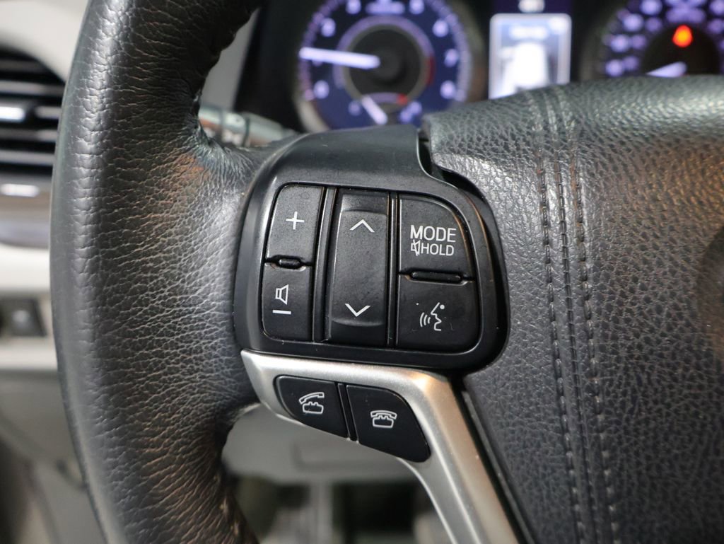 Used 2017 Toyota Sienna XLE image 37