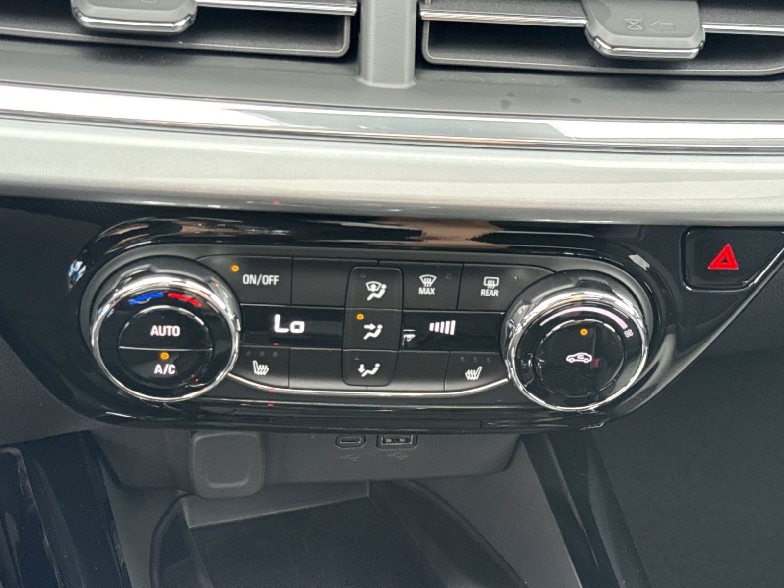New 2026 Chevrolet Trax LT w/ Sunroof Package FWD image 22