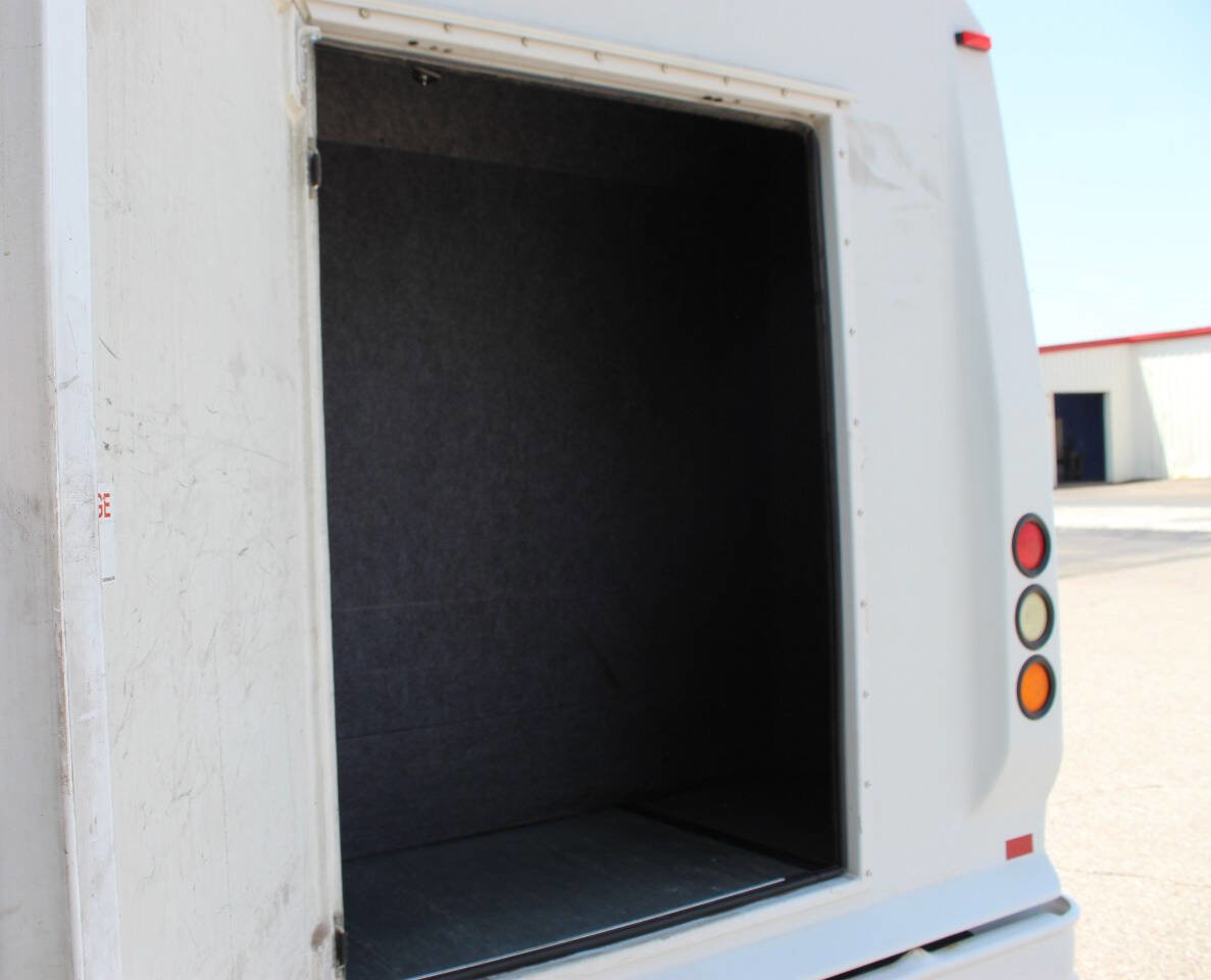 Used 2013 Ford E-450 and Econoline 450 Super Duty w/ Shuttle Bus Prep Pkg RWD image 29