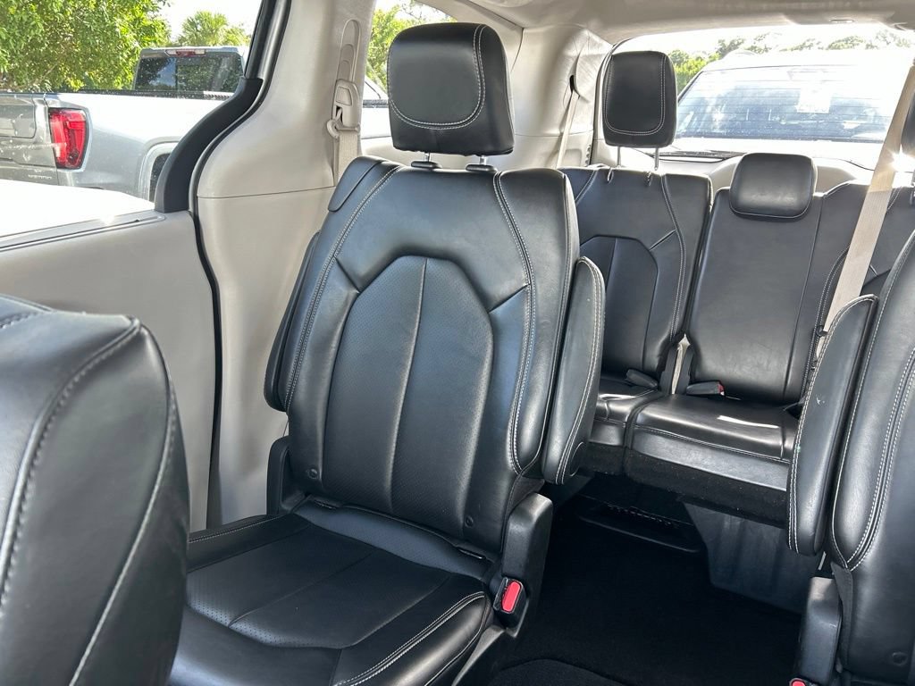 Used 2024 Chrysler Pacifica Touring-L FWD image 31