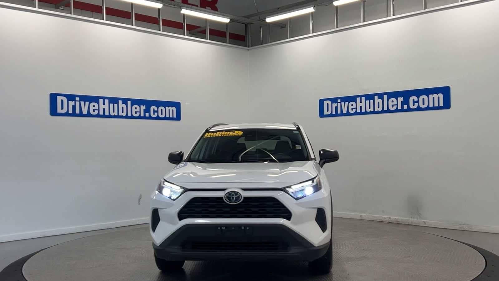 Used 2023 Toyota RAV4 LE AWD/4WD image 3