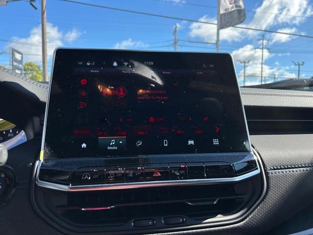 New 2026 Jeep Compass Limited image 17