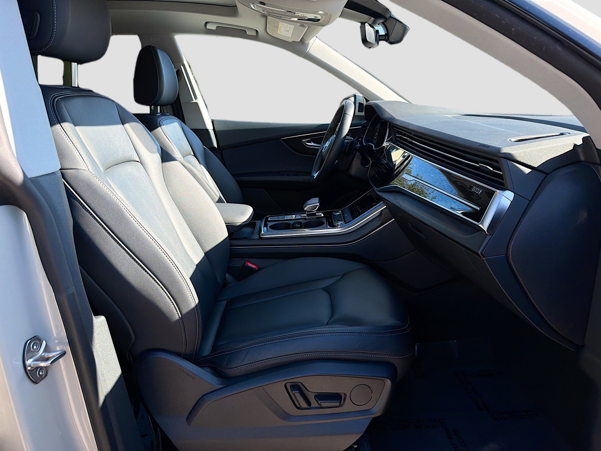 Used 2022 Audi Q8 Premium w/ Convenience Package image 15