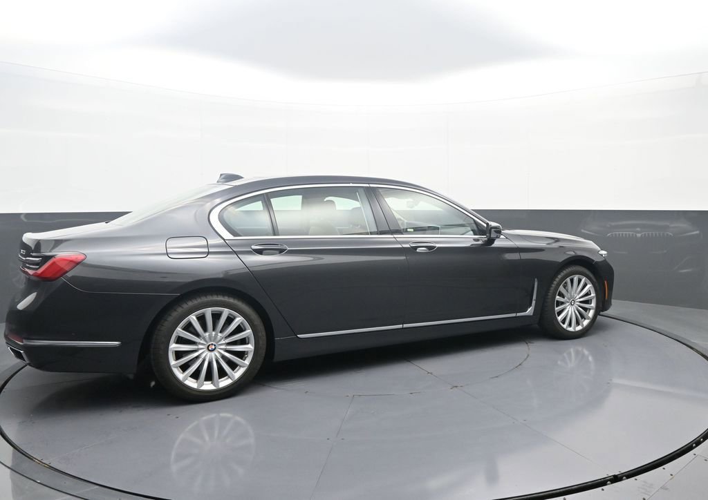 Used 2022 BMW 740i xDrive w/ Premium Package image 8