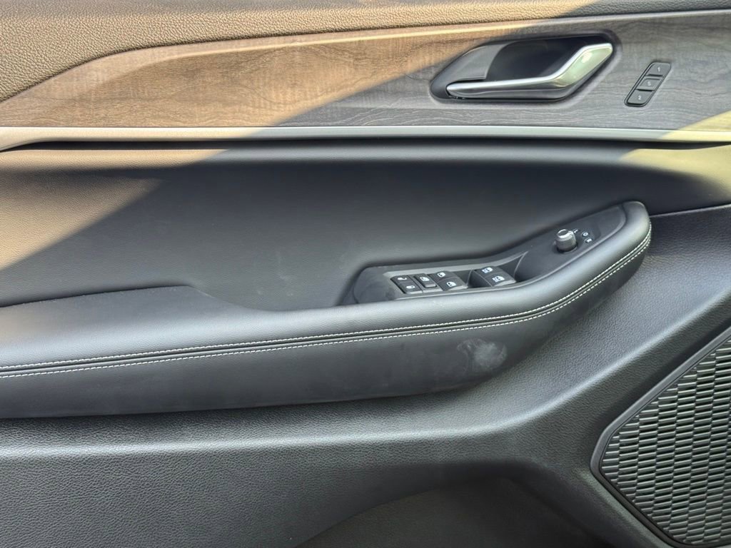 New 2025 Jeep Grand Cherokee L Limited w/ Black Appearance Package image 11