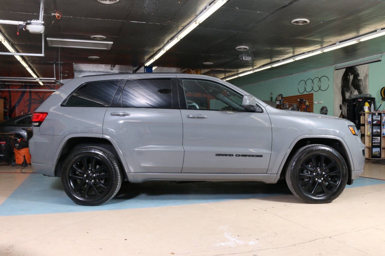 Used 2020 Jeep Grand Cherokee Altitude RWD image 2