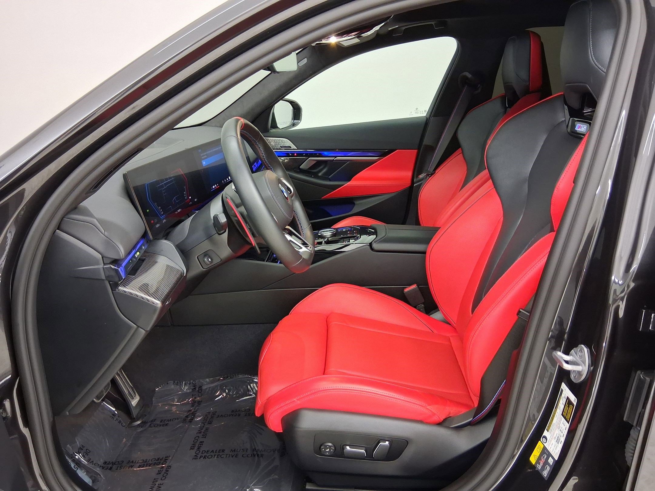 Used 2025 BMW M5 w/ Carbon Package image 3