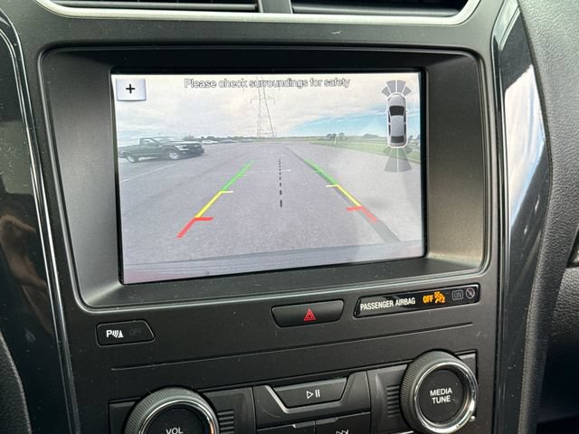 Used 2019 Ford Explorer XLT w/ Equipment Group 202A AWD/4WD image 33