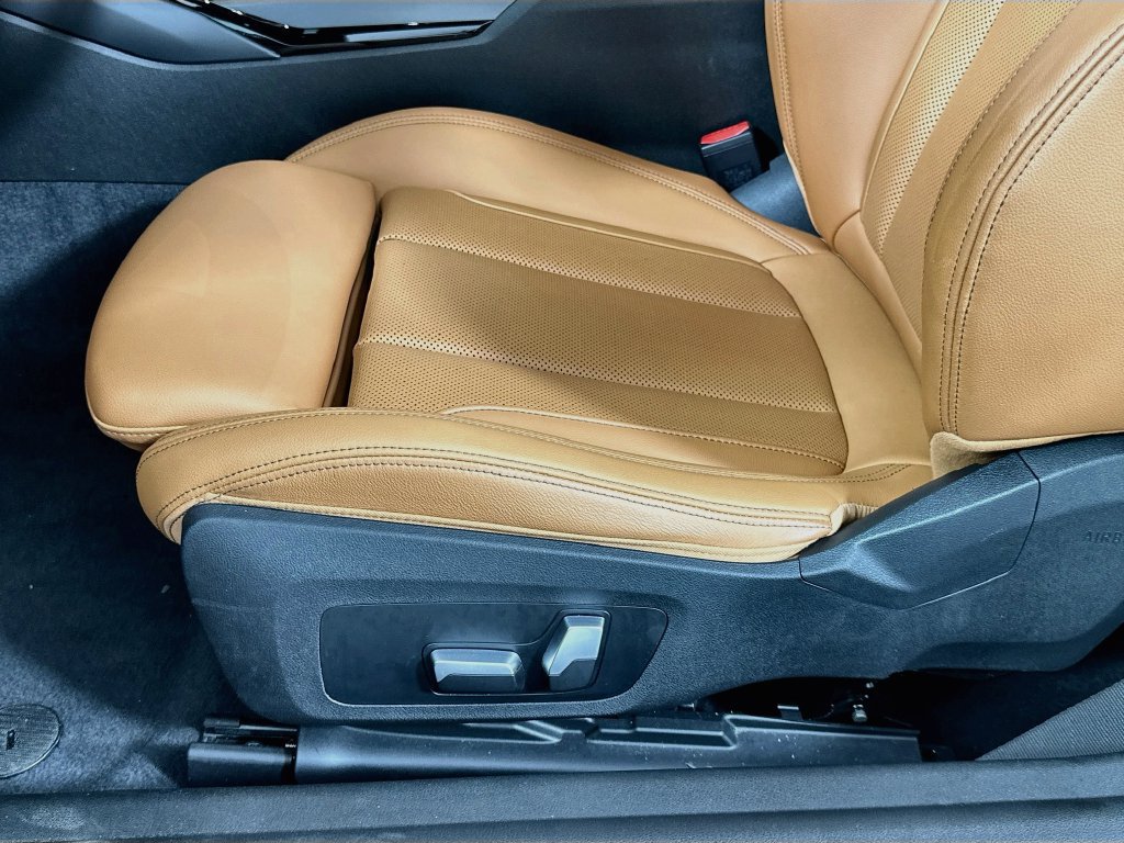 Used 2023 BMW 230i Coupe w/ Convenience Package RWD image 20