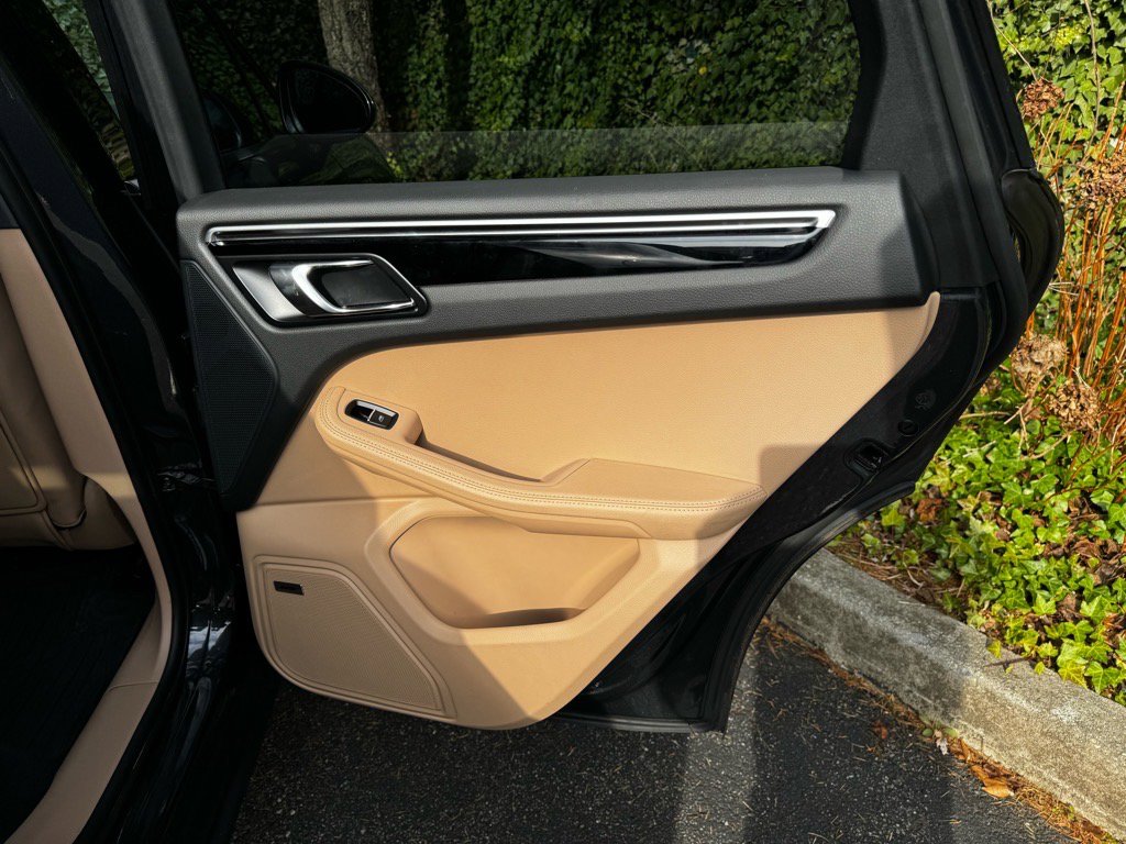 Used 2024 Porsche Macan image 23