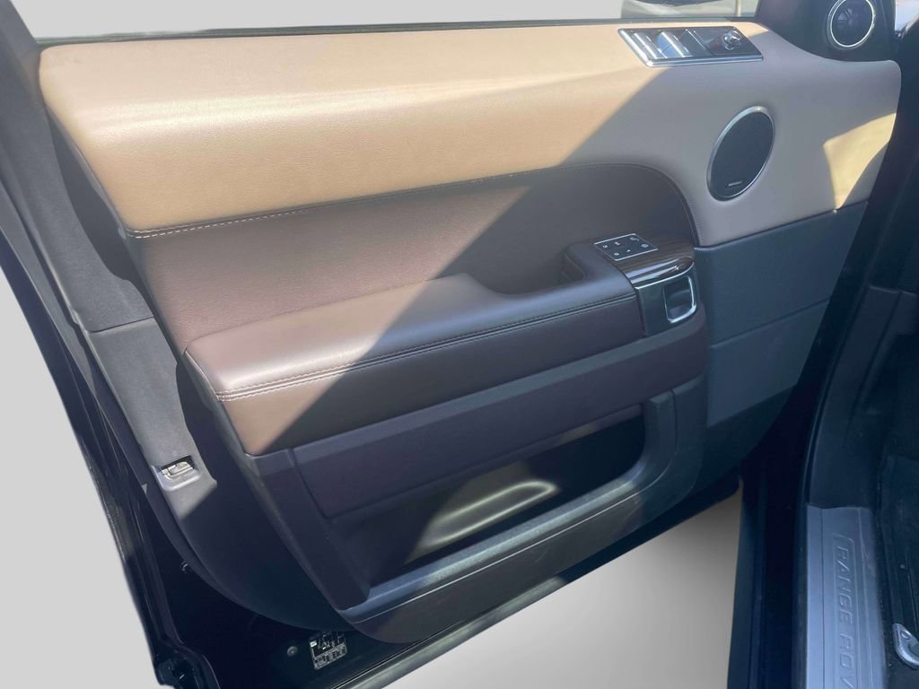 Used 2018 Land Rover Range Rover Sport HSE AWD/4WD image 17