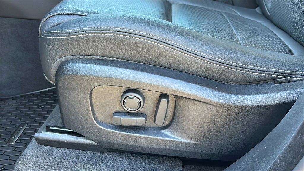 Certified 2025 Jaguar F-PACE R-Dynamic S image 10