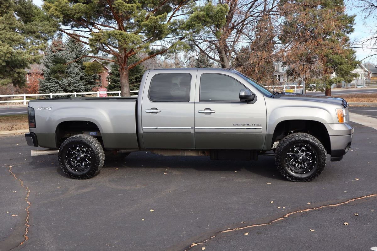Used 2014 GMC Sierra 2500 Denali image 3