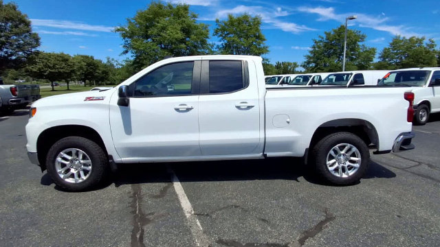 Used 2023 Chevrolet Silverado 1500 LT w/ Z71 Off-Road Package AWD/4WD image 5