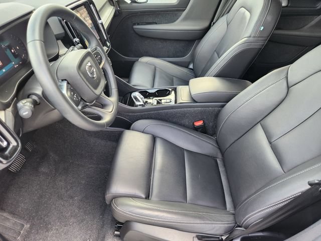 Certified 2025 Volvo XC60 B5 Core AWD/4WD image 3