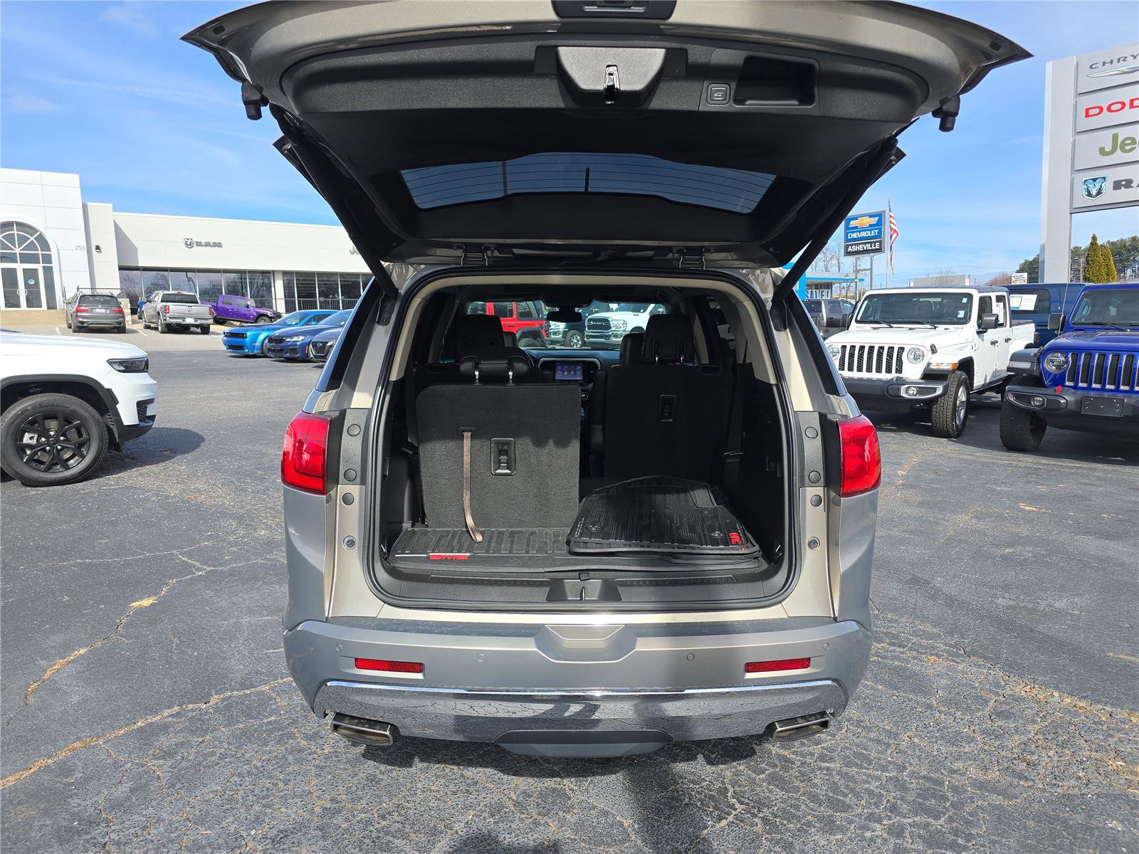 Used 2019 GMC Acadia Denali w/ Technology Package image 5