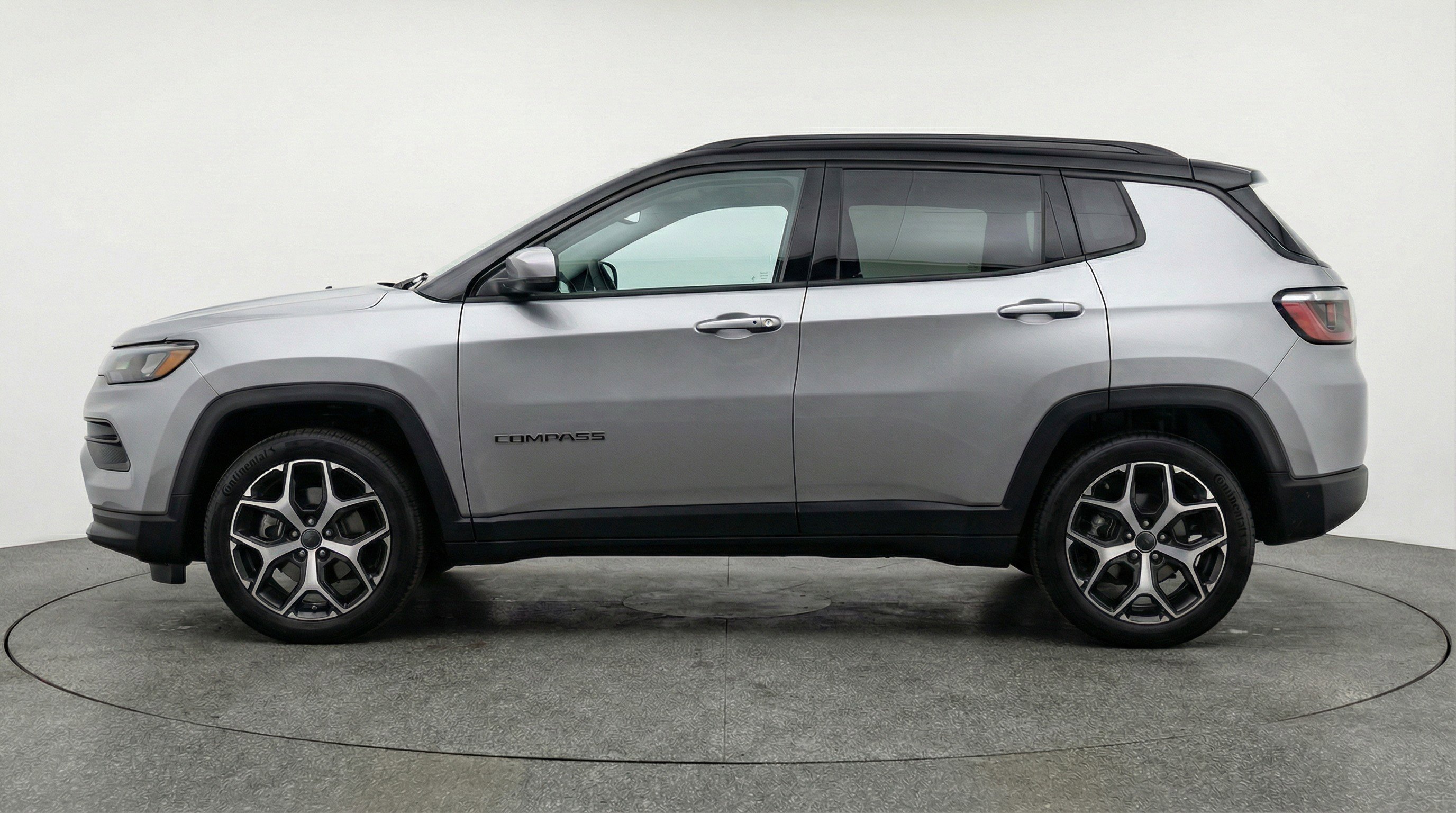 Used 2025 Jeep Compass Limited image 5