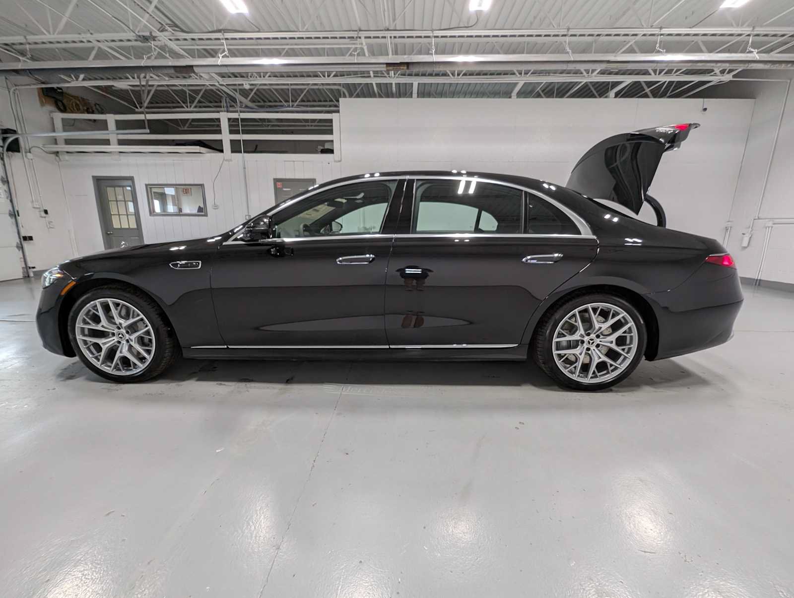 New 2027 Mercedes-Benz S 580 4MATIC Sedan image 10