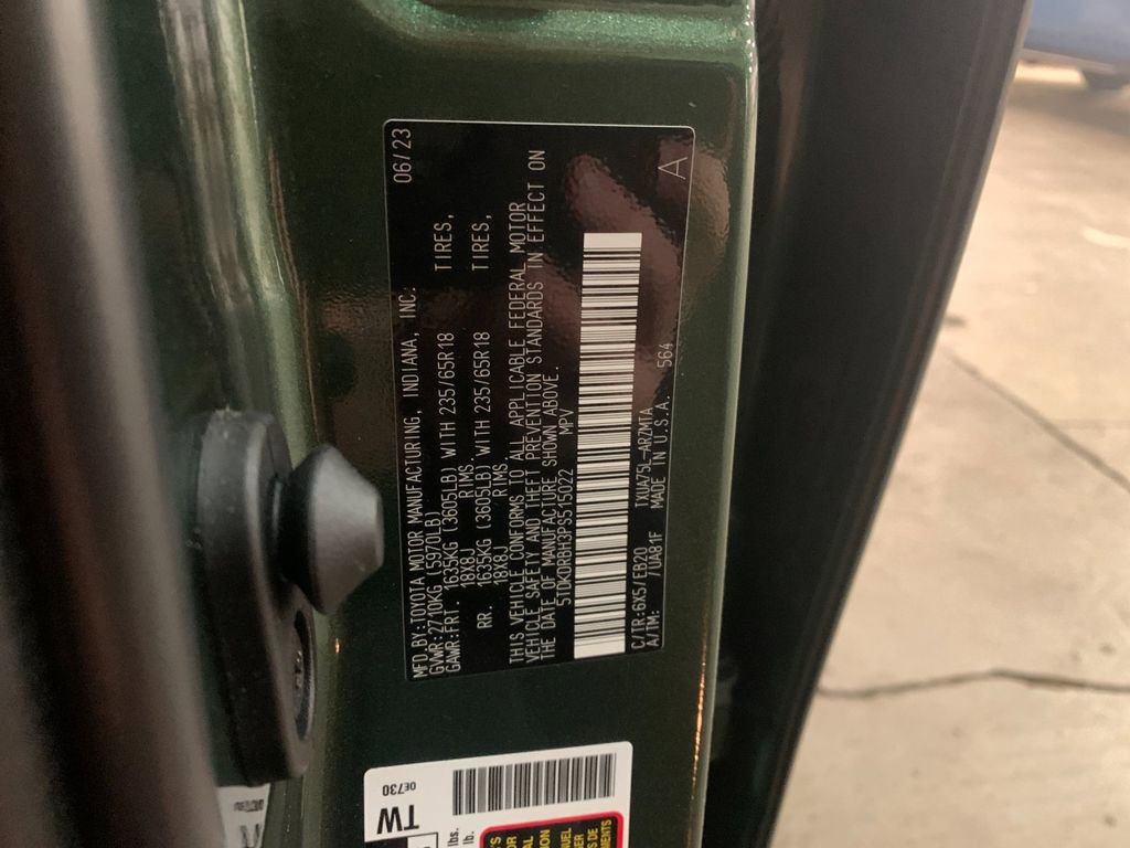 Used 2023 Toyota Highlander XLE image 37