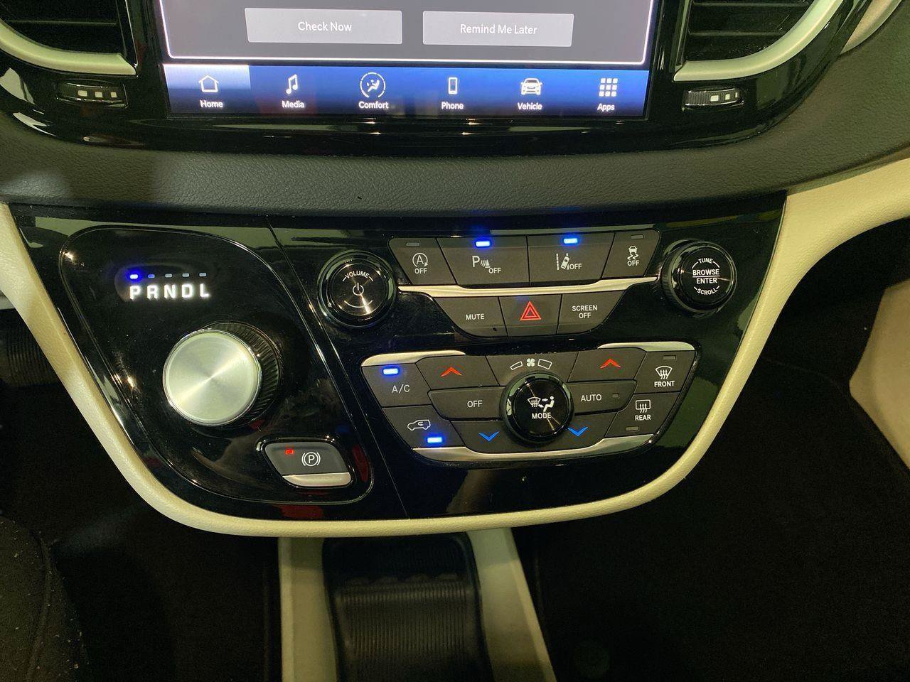 Used 2023 Chrysler Pacifica Touring-L FWD image 29