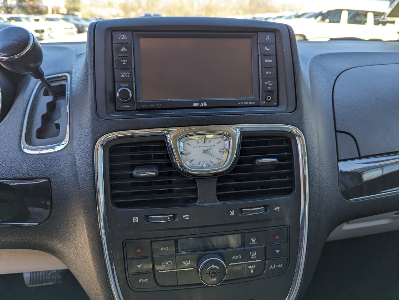 Used 2013 Chrysler Town & Country Touring image 18