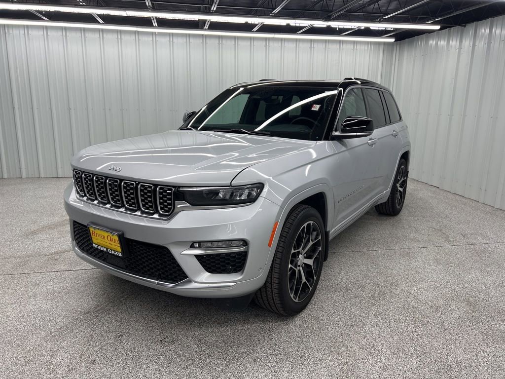 Used 2025 Jeep Grand Cherokee Summit image 3