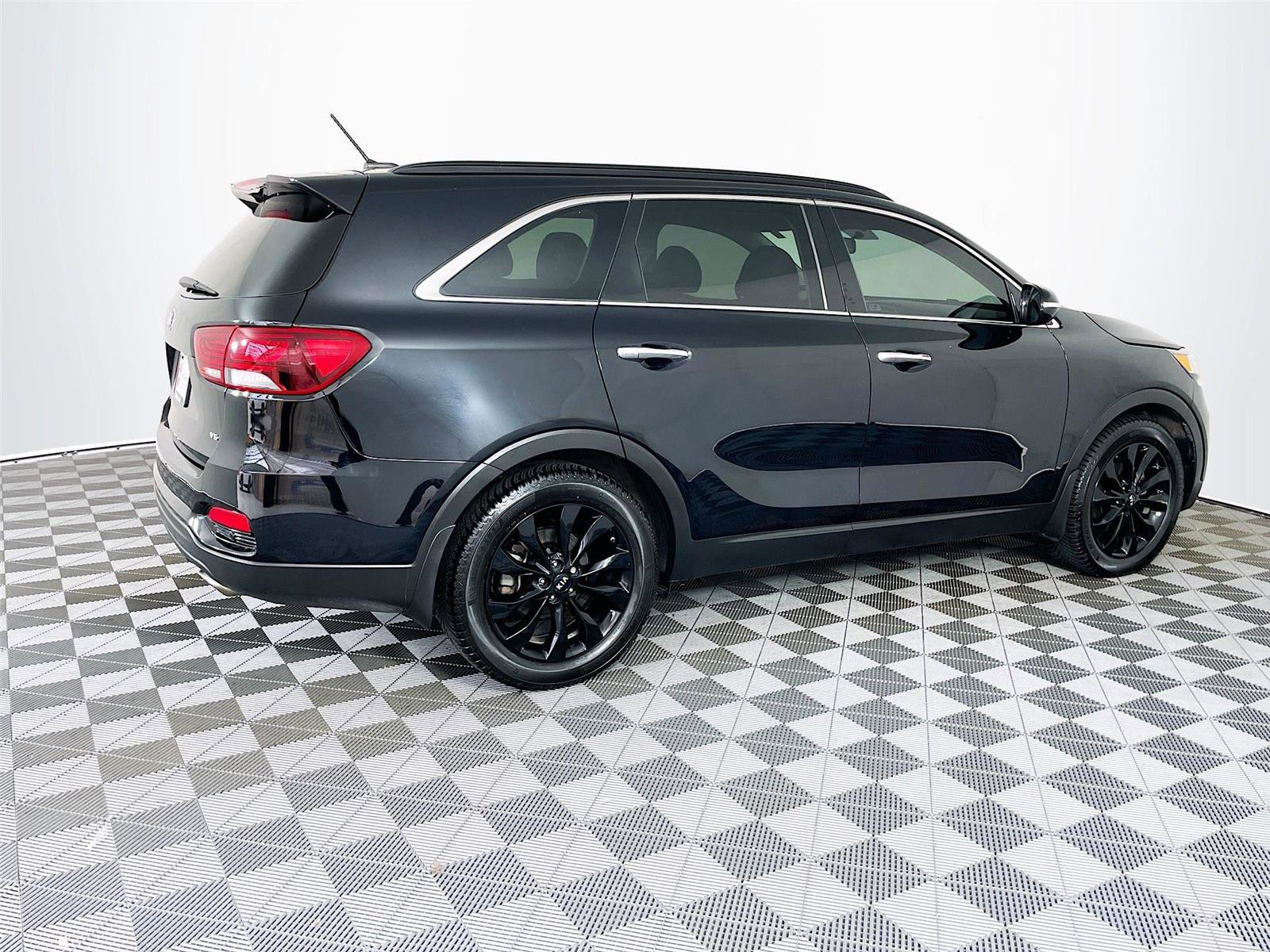 Used 2019 Kia Sorento S image 10