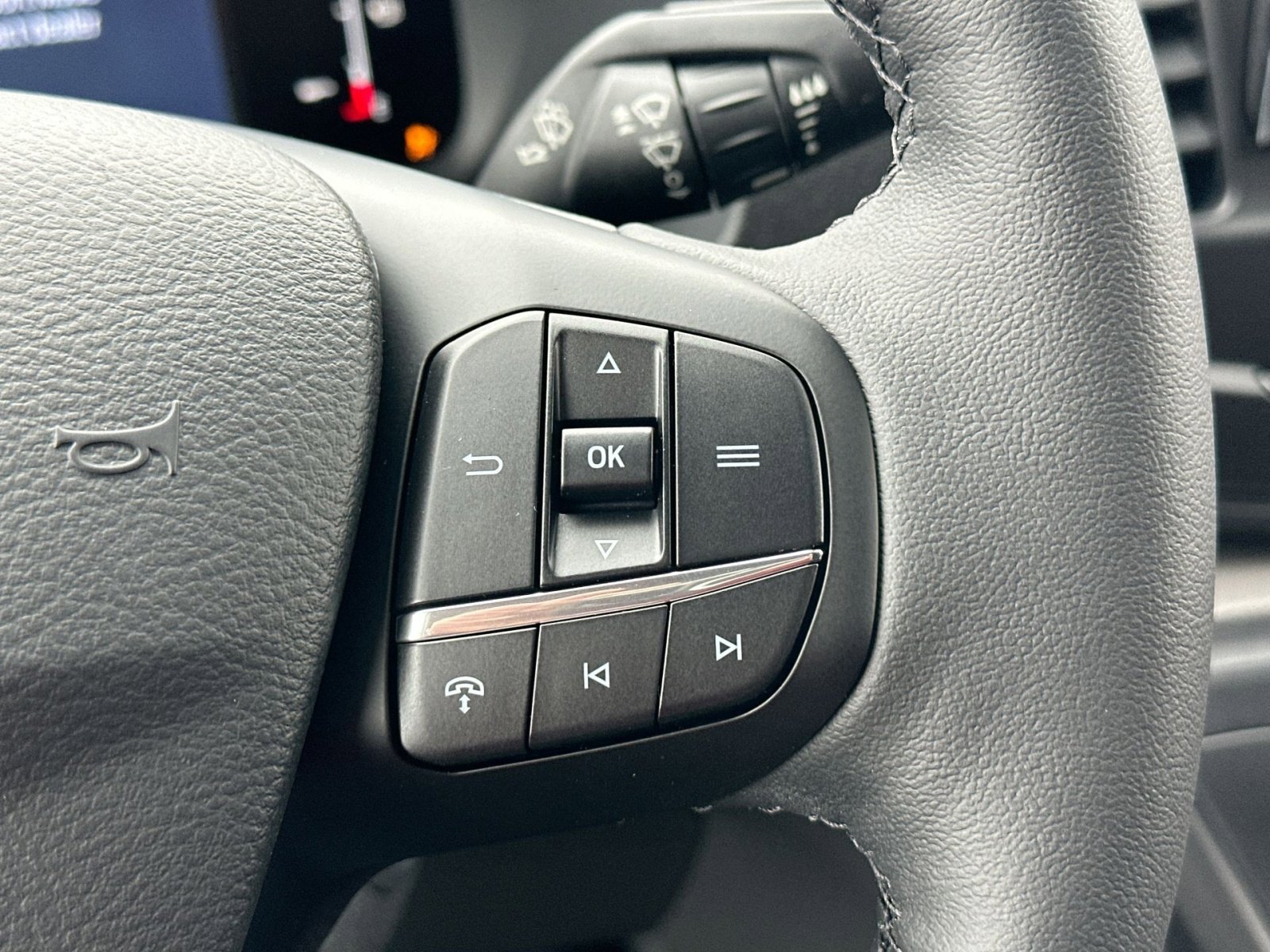 New 2026 Ford Transit 250 148 Medium Roof w/ Load Area Protection Package image 20