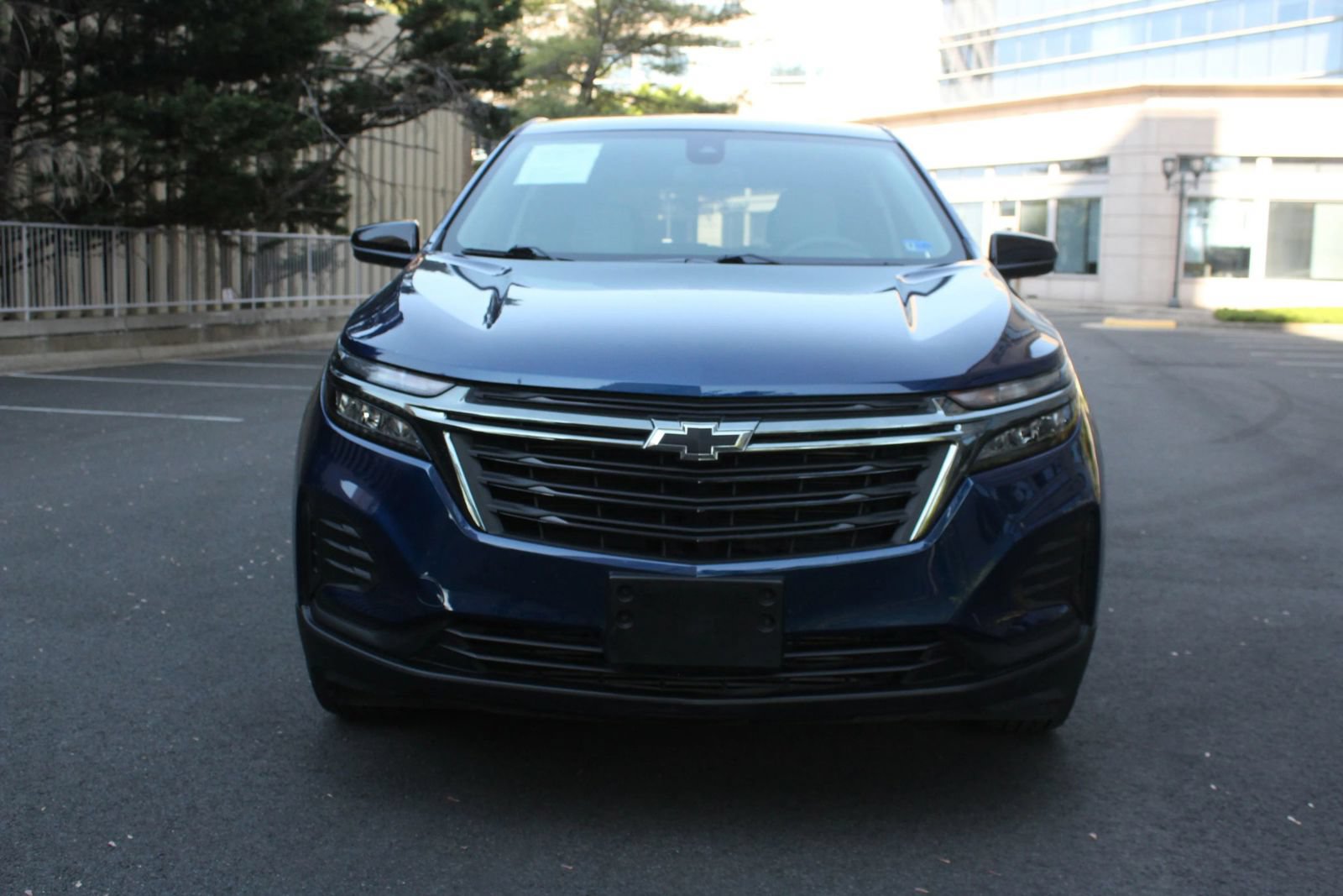 Used 2023 Chevrolet Equinox LS w/ LS Convenience Package FWD image 3
