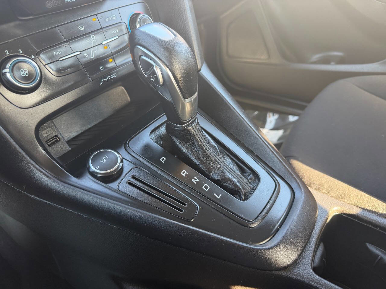 Used 2016 Ford Focus SE image 39