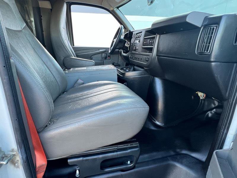 Used 2013 Chevrolet Express 2500 RWD image 13