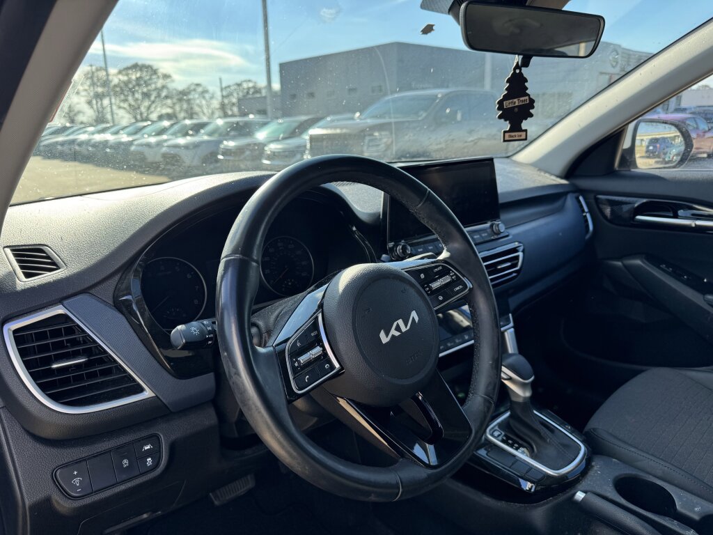 Used 2022 Kia Seltos S image 28
