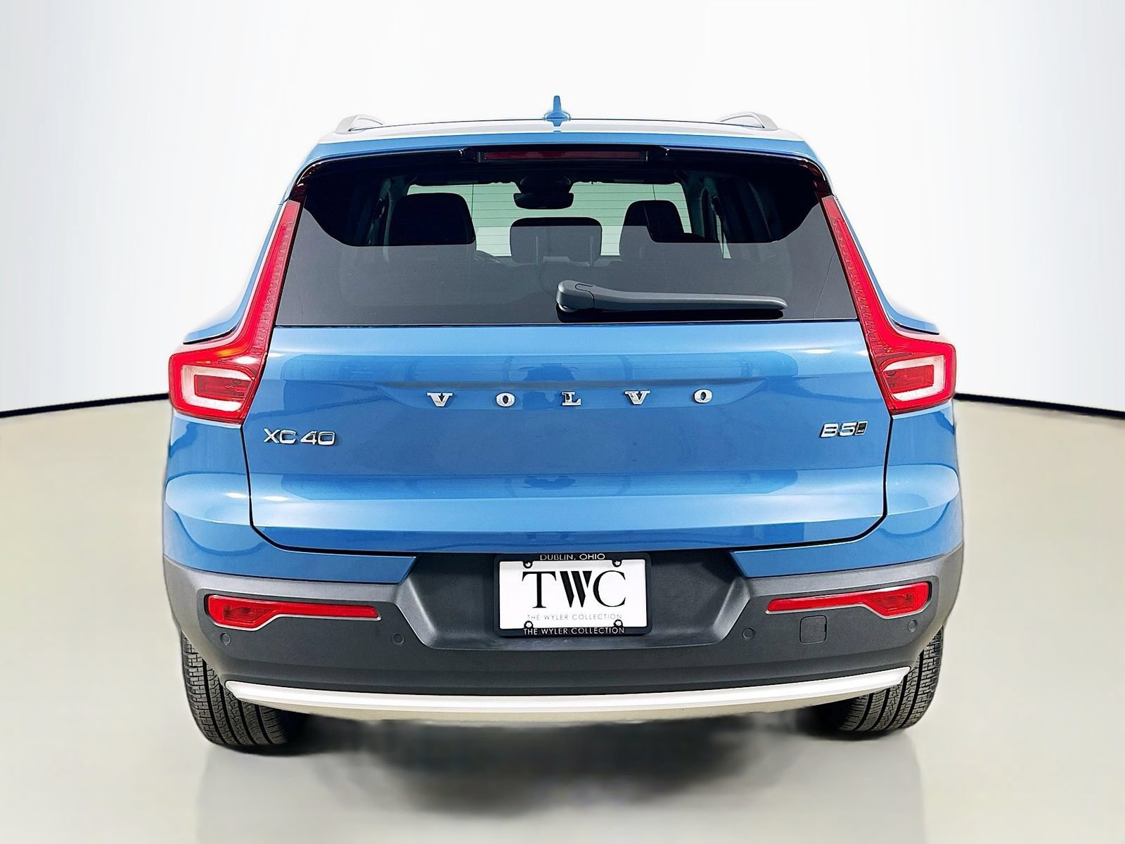 Used 2025 Volvo XC40 B5 Ultra w/ Climate Package AWD/4WD image 6
