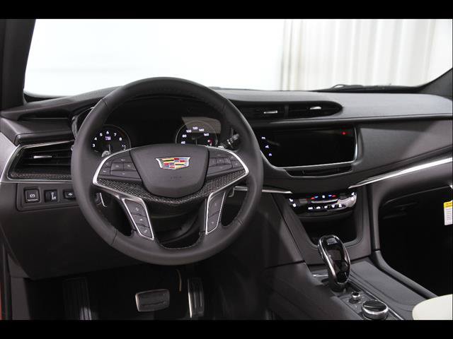 New 2026 Cadillac XT5 Sportv w/ LPO, Onyx Lite Package AWD/4WD image 6