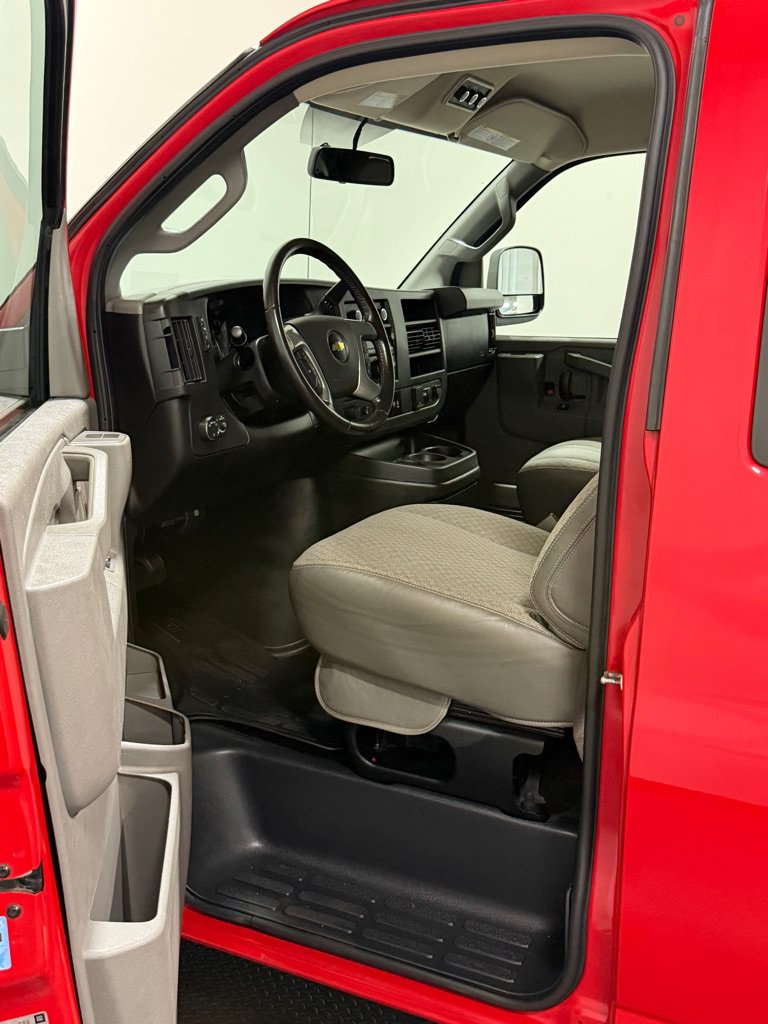Used 2017 Chevrolet Express 3500 LT w/ LT Preferred Equipment Group RWD image 8