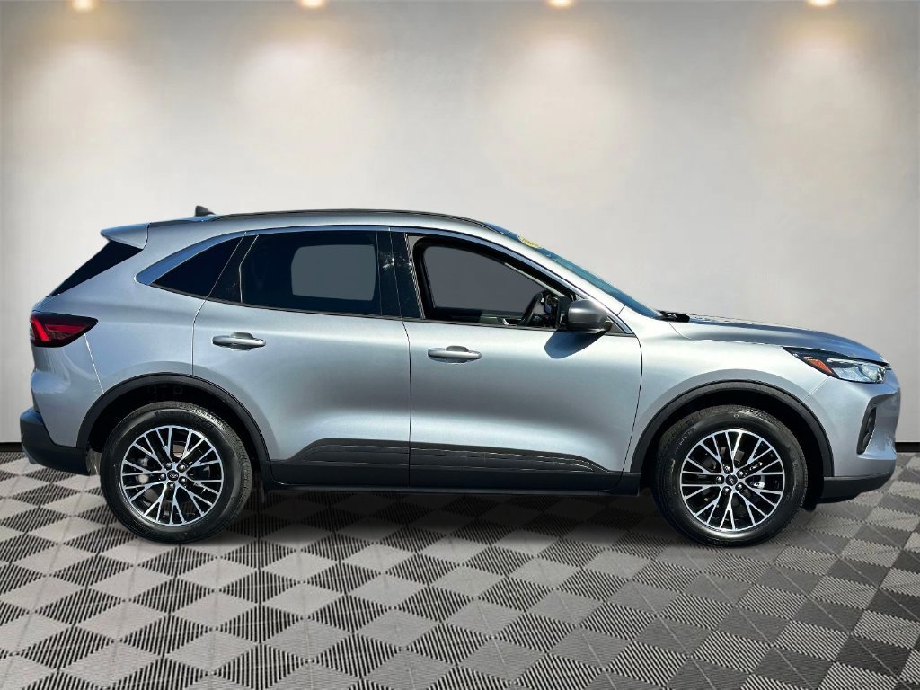 Certified 2023 Ford Escape SE FWD image 2