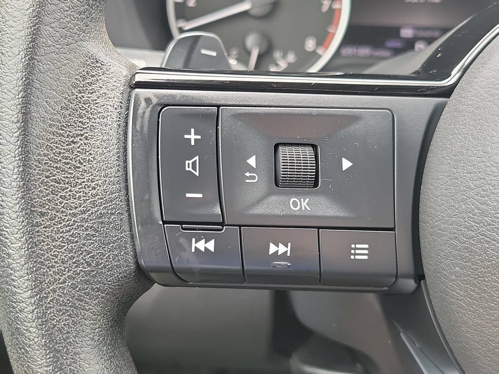 Used 2023 Nissan Rogue SV AWD/4WD image 14