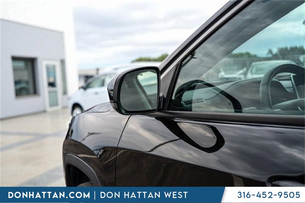 Used 2022 Jeep Compass Limited image 30