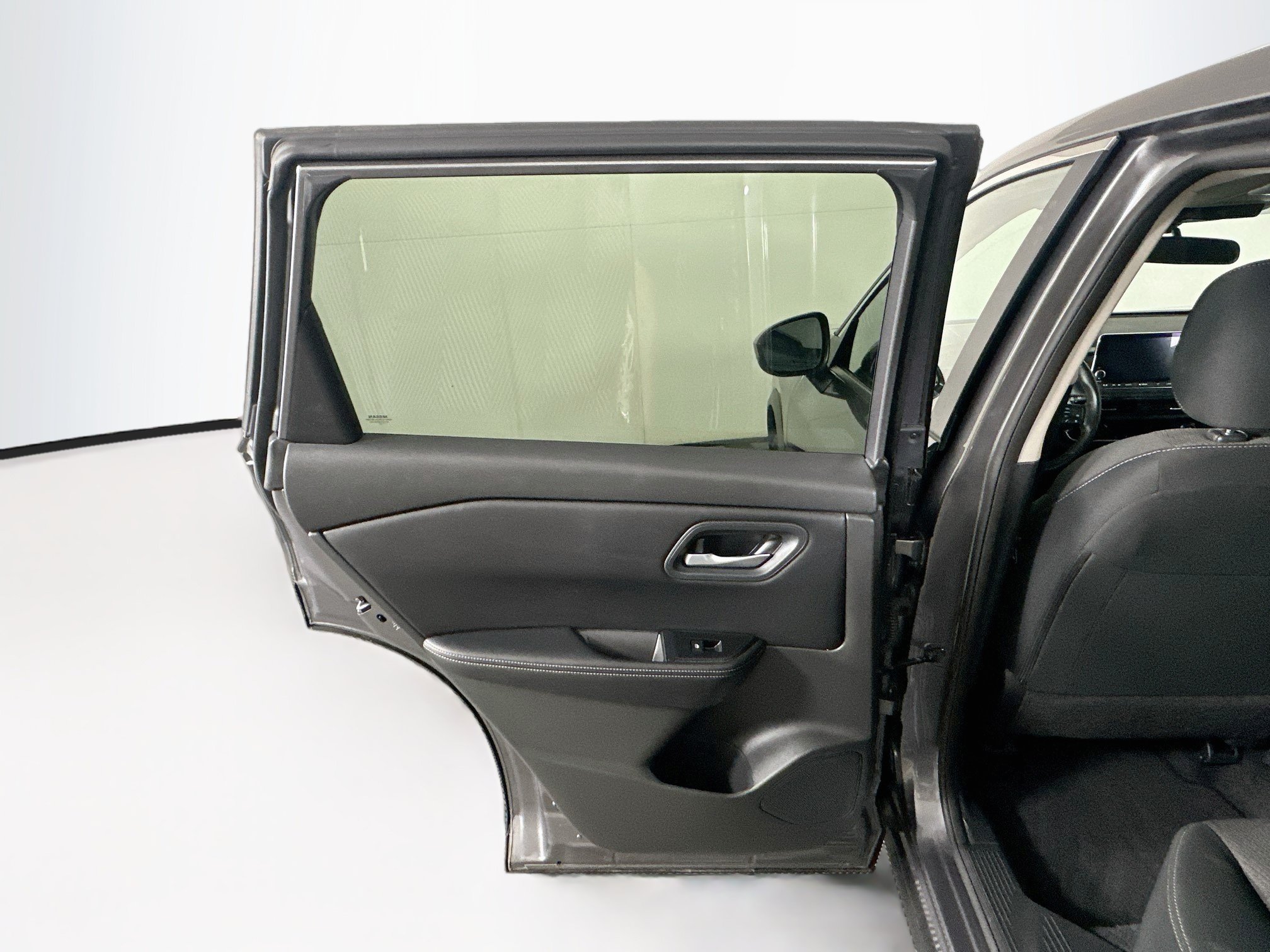 Used 2025 Nissan Rogue SV FWD image 25