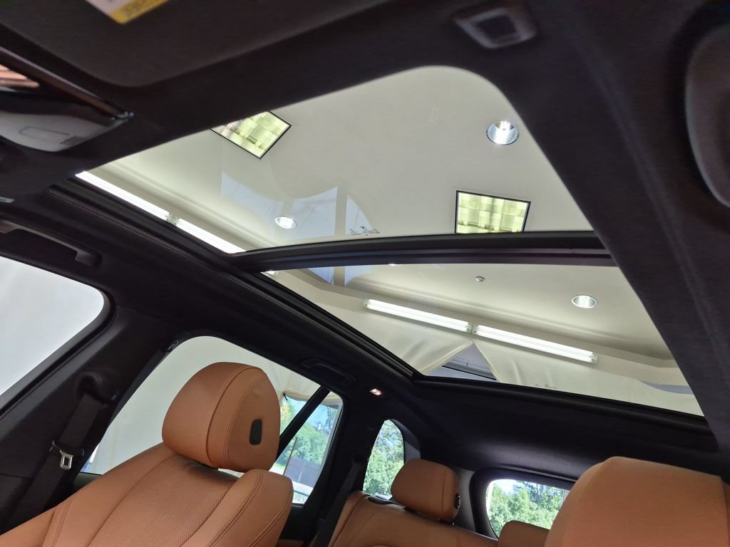 Used 2021 BMW X5 xDrive40i w/ M Sport Package AWD/4WD image 15