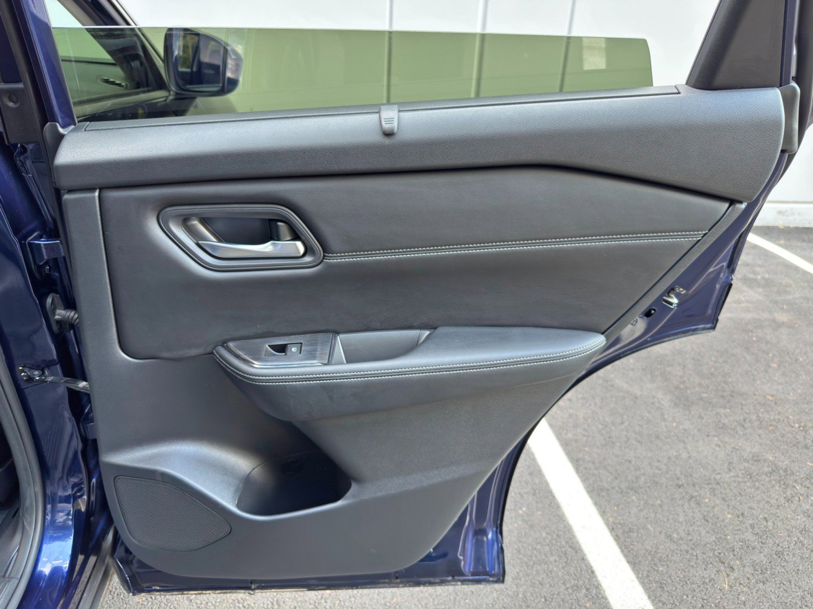 Used 2024 Nissan Rogue SV w/ SV Premium Package image 38