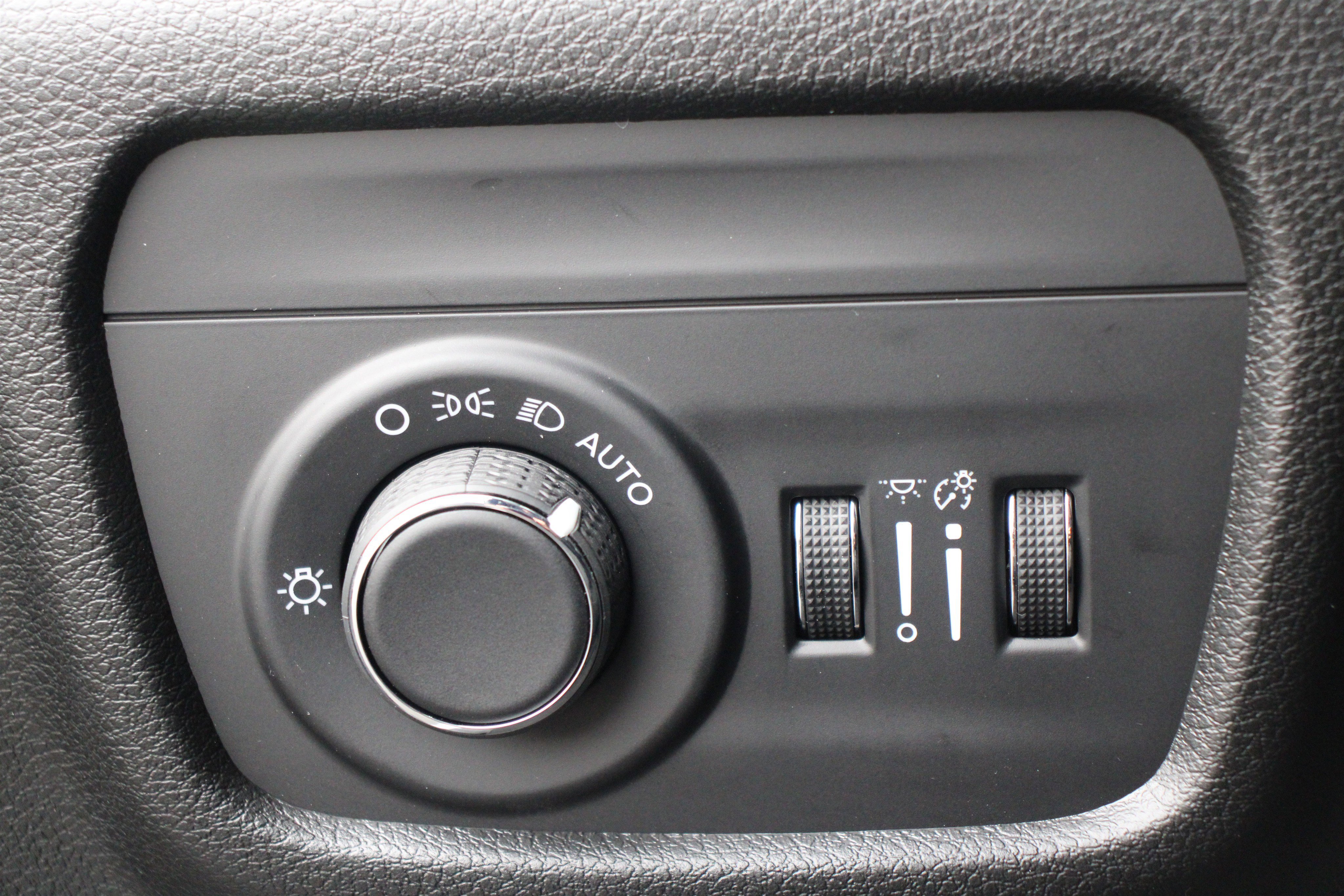 New 2025 Jeep Grand Cherokee Laredo X w/ Luxury Tech Group I image 11