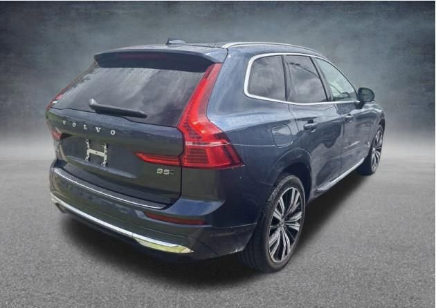 Used 2023 Volvo XC60 B5 Plus w/ Climate Package AWD/4WD image 4