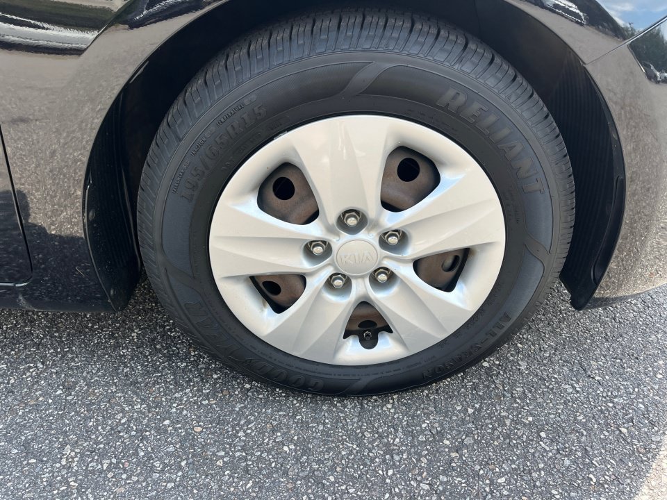 Used 2017 Kia Forte LX FWD image 26