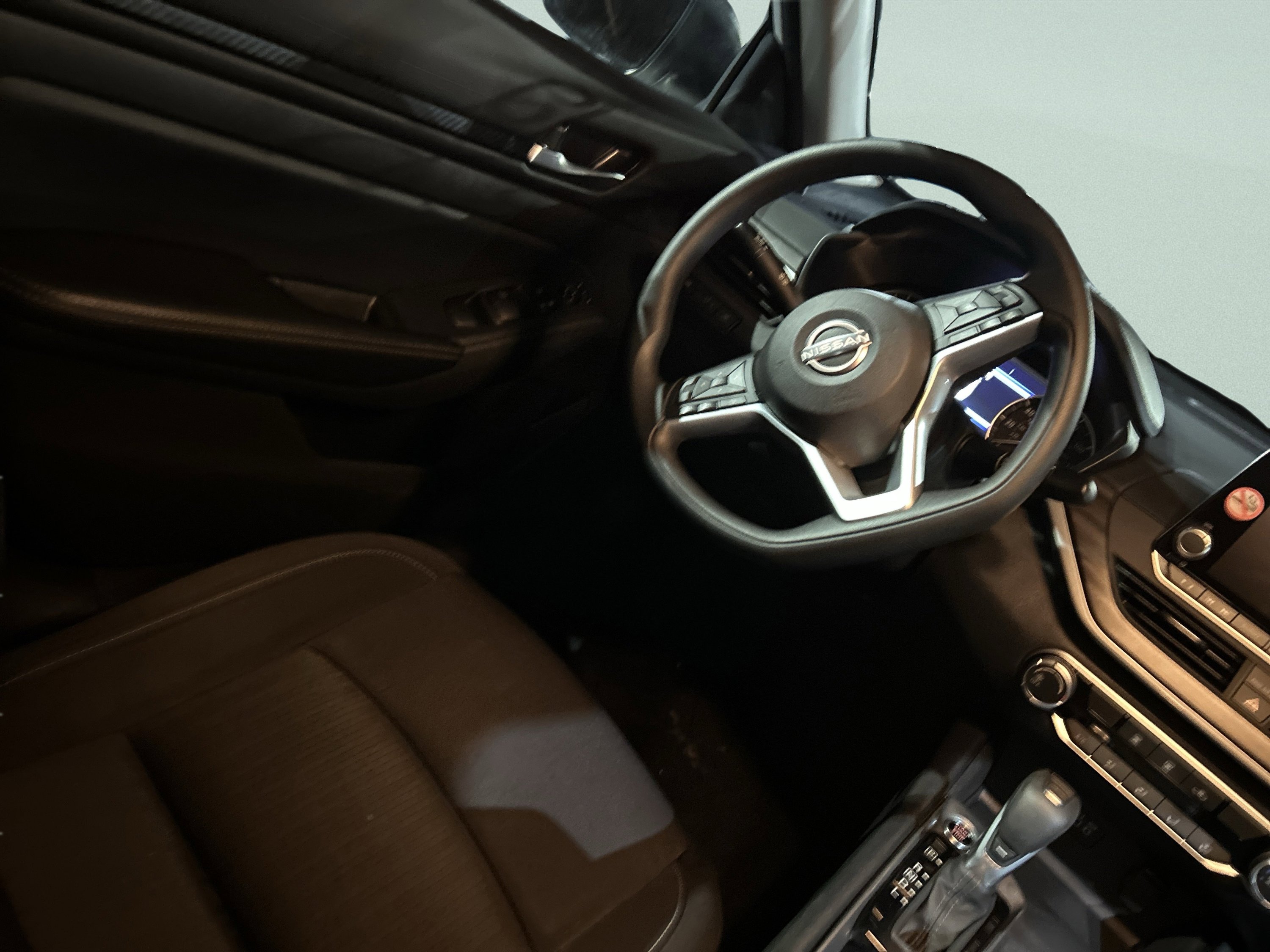 Used 2025 Nissan Altima 2.5 SV FWD image 20