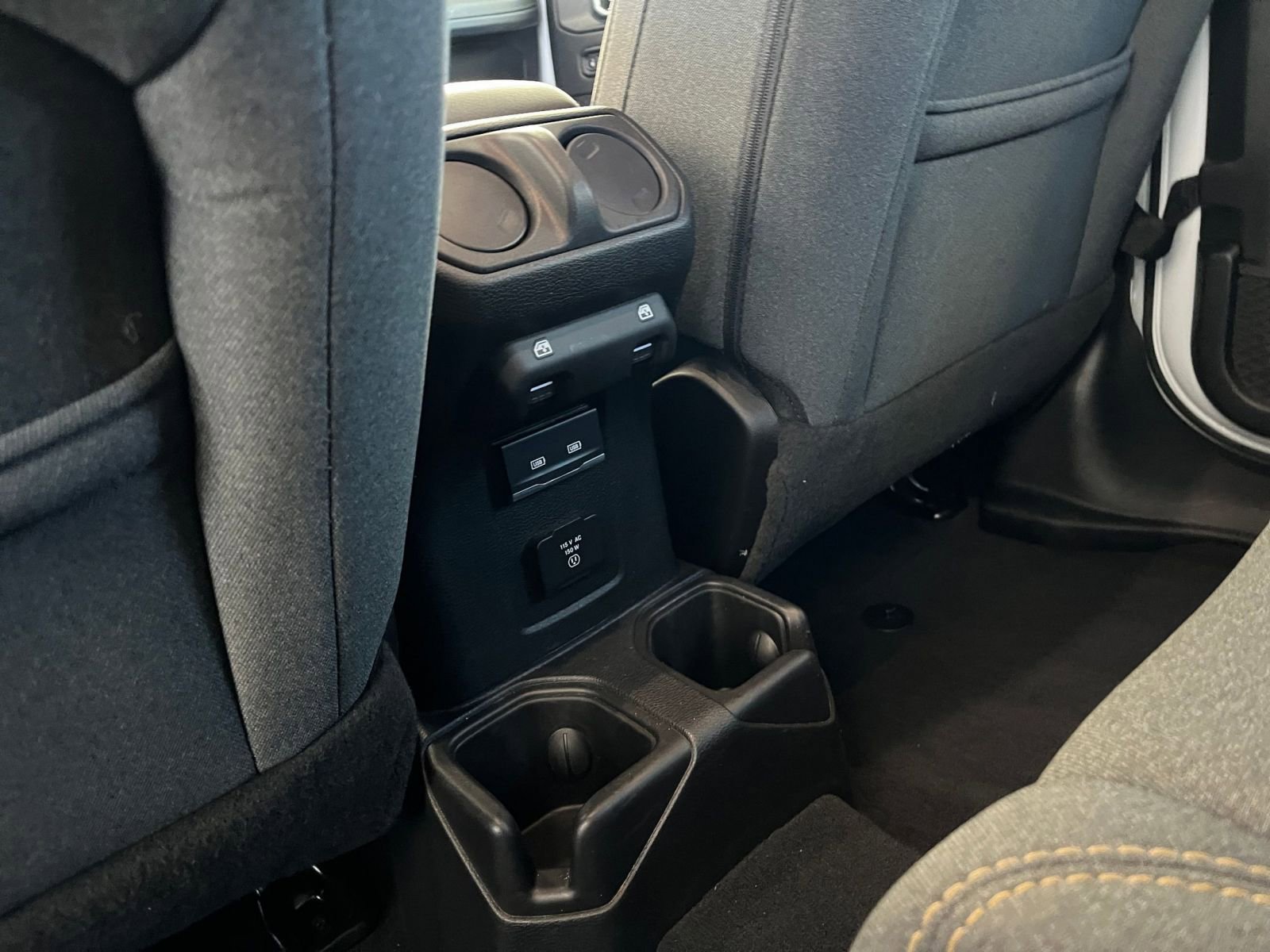 Used 2025 Jeep Wrangler Sahara image 24