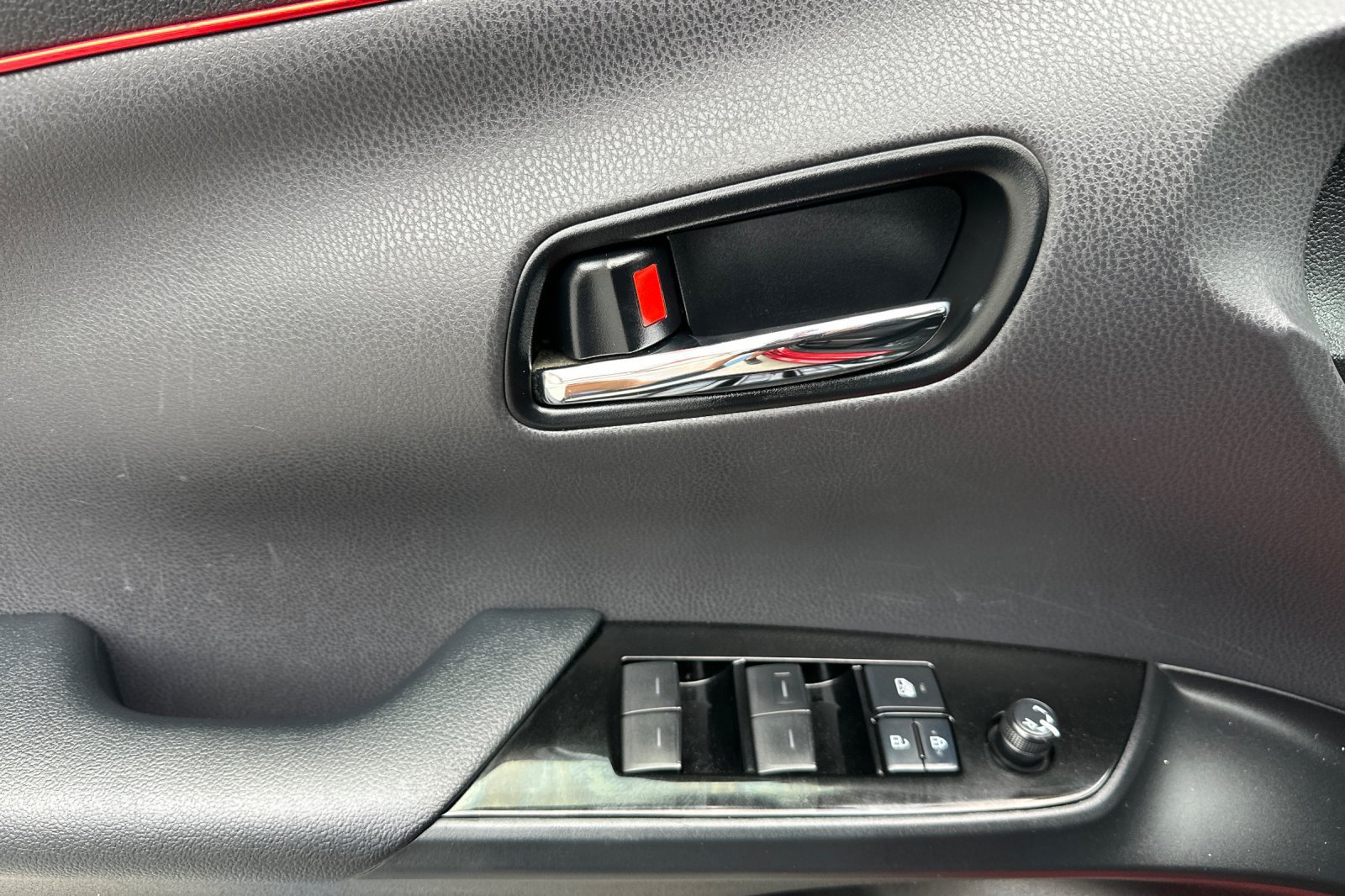 Used 2019 Toyota Prius LE w/ Carpet Mat Package FWD image 11