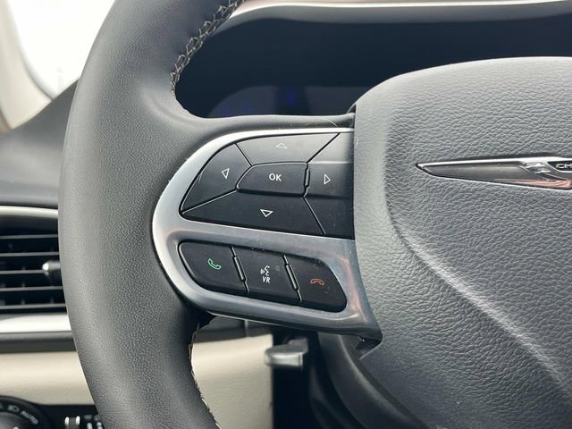 Used 2023 Chrysler Voyager LX FWD image 31