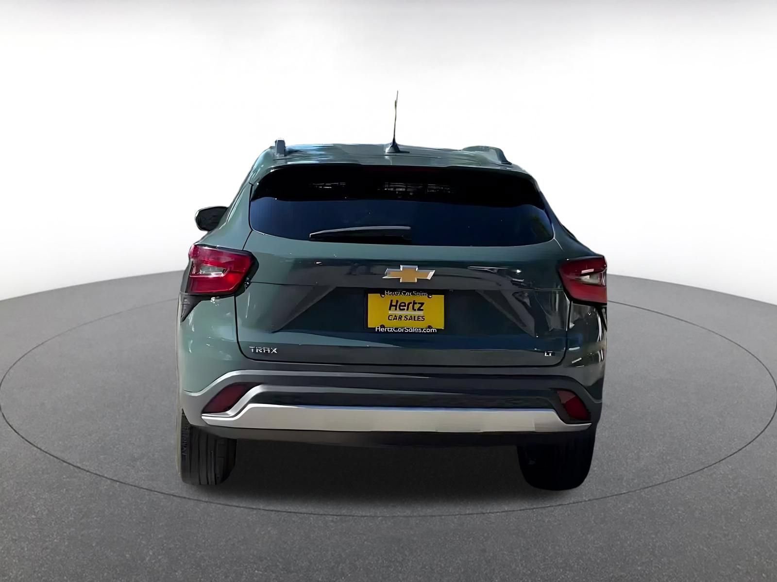 Used 2025 Chevrolet Trax LT FWD image 12