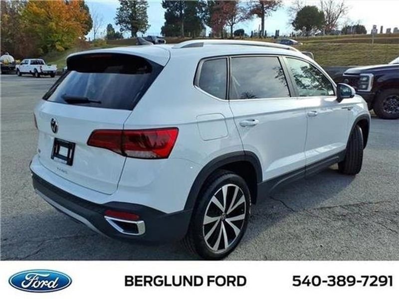 Used 2024 Volkswagen Taos SE image 41